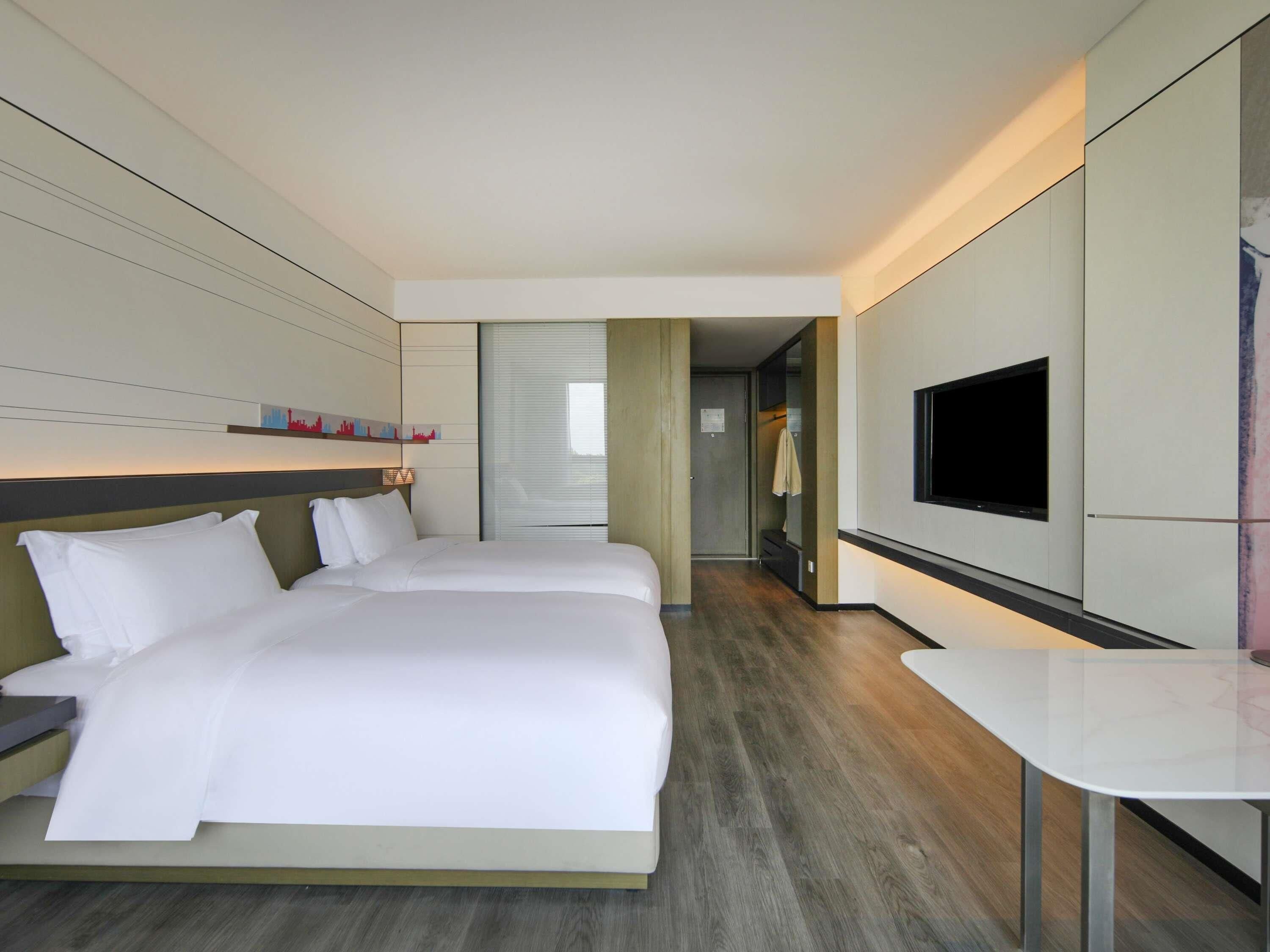 Superior Room, 2 Twin Beds | Pillowtop beds, free minibar, in-room safe, desk