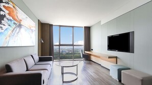 Phòng Suite Deluxe, 1 giường cỡ king | Bộ đồ giường cao cấp, nệm có lớp đệm bông