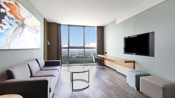 Camas com colchões pillow-top, frigobar (abastecido com itens grátis)