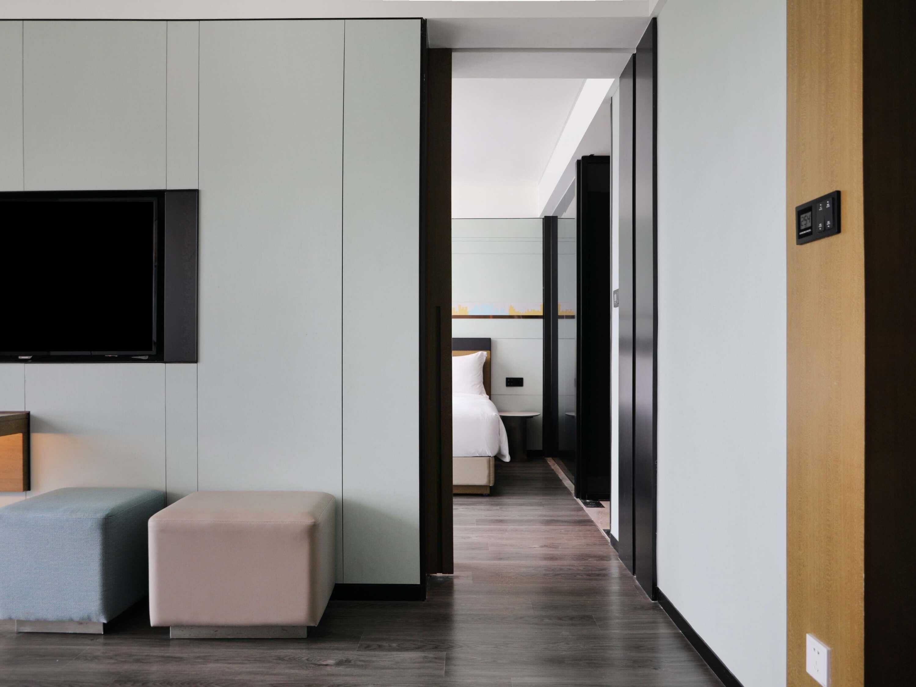 Suite – deluxe, 1 kingsize-seng | Sengetøy av topp kvalitet, senger med overmadrass og minibar (inkludert)