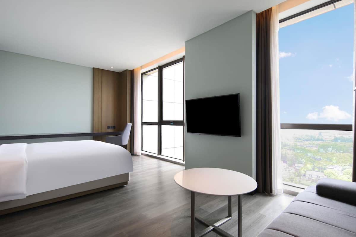 Chambre exécutive, 1 très grand lit | Lit avec matelas à plateau-coussin, articles de minibar gratuits