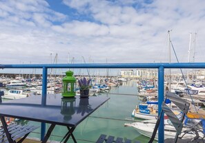 Marina - On the Water 3  A One-of-a-Kind Stay | Free Parking | By My Getaways (Brighton)