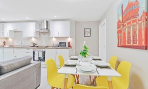 Fridge, microwave, dishwasher, toaster - Ocean Walk By My Getaways Free parking (Brighton)