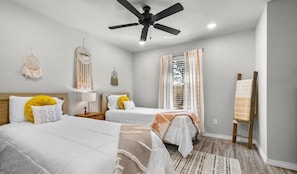 3 bedrooms, iron/ironing board, WiFi, bed sheets
