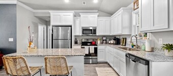 The Boho Bungalow-Lago Vista Trail & Lake Avalon