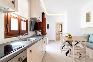 Forno, macchina per tè/caffè, tostapane, seggiolone