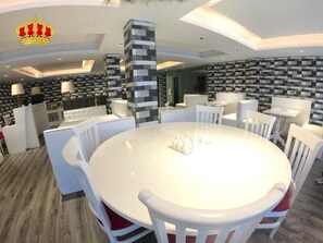 Tägliches inbegriffenes großes Frühstück