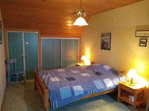 3 bedrooms, travel cot, bed sheets - YOUR VACATION AT THE END OF THE WORLD (Plogoff)