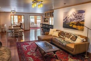Smart TV, fireplace - Camp Bird Retreat STR2023-083 (Ouray)