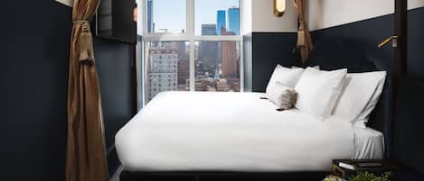 Zimmer, 1 Queen-Bett (Cozy) | Allergikerbettwaren, Zimmersafe, kostenlose Babybetten, kostenloses WLAN