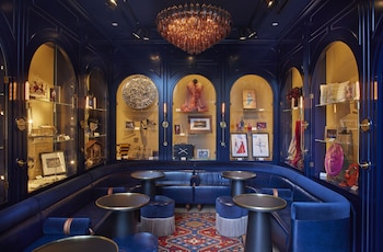 2 bars/lounges, cocktail bar, rooftop bar at CIVILIAN Hotel