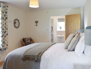 2 bedrooms, free WiFi, bed sheets - The Retreat - UK33306 (Roch, near Newgale)