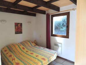 2 dormitoris, planxa i posts de planxar i Internet 