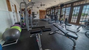 Fitness facility - Stunning 30A Home-Pool, Bikes, Golf Cart, Gas Grill, AC, 5 mins to the Beach (Santa Rosa Beach)