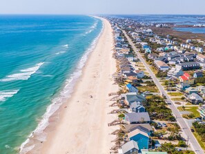 On the beach - Keeping It Salty #101 Oceanfront Duplex, Private Beach Access, Dogs Allowed! (Surf City)
