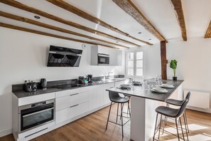 Réfrigérateur, micro-ondes, four, lave-vaisselle