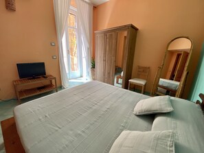 2 slaapkamers, een strijkplank/strijkijzer, wifi, beddengoed