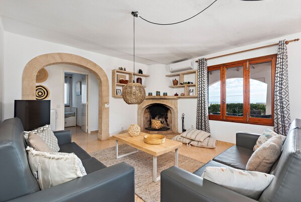 TV, fireplace, table tennis