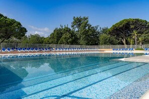 Piscina all'aperto, una piscina riscaldata