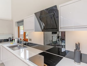 Ofen, Geschirrspüler, Hochstuhl, Gefrierschrank