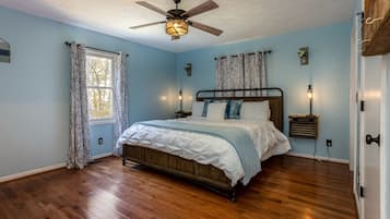 3 bedrooms, desk, iron/ironing board, free WiFi