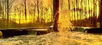 HOT TUB w CA King beds Acres of  & secluded. Pymt plan, dogs welcome