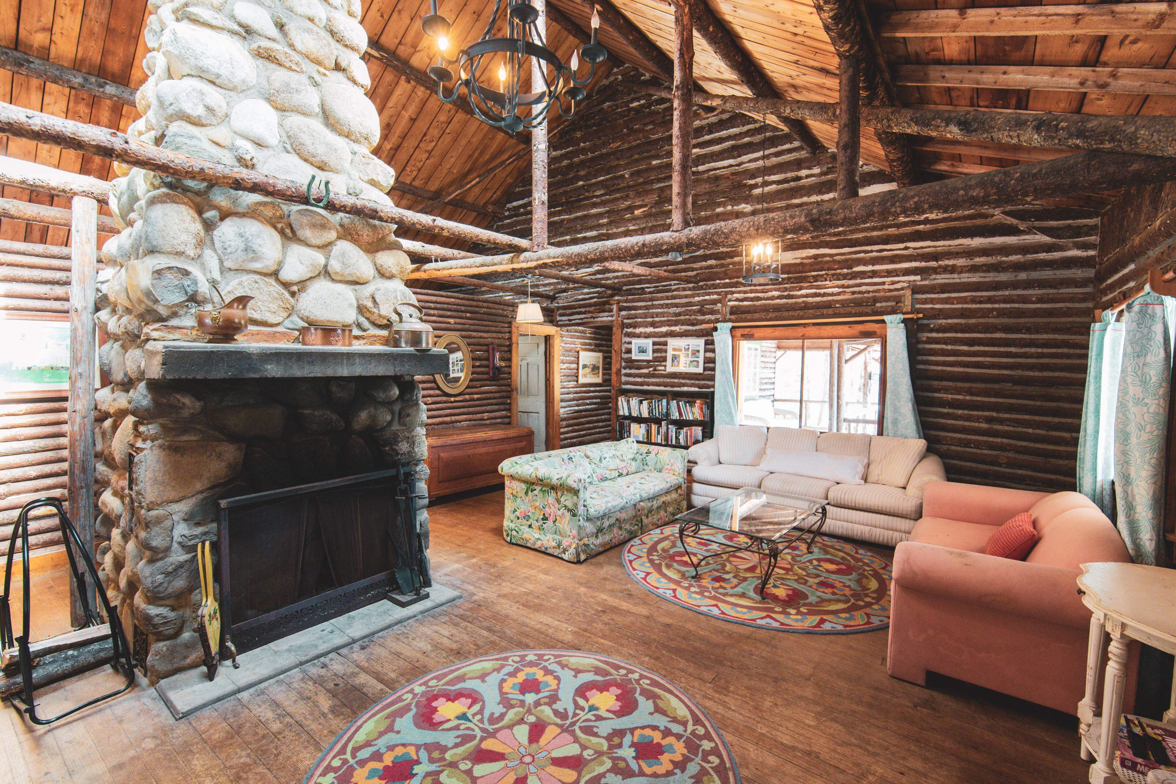 Rustic Log Cabin in All Inclusive Lakeside Mountain Resort