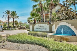 Property grounds - Walk to Crystal Beach!!! Resort Style Pool!!! (Destin)