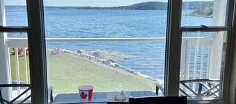 Cottage Cove Oceanfront Retreat