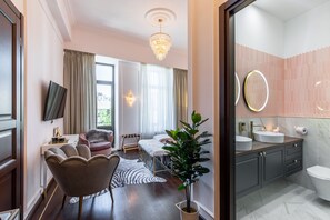 Sengetøy av topp kvalitet, memory foam-senger og minibar (inkludert)