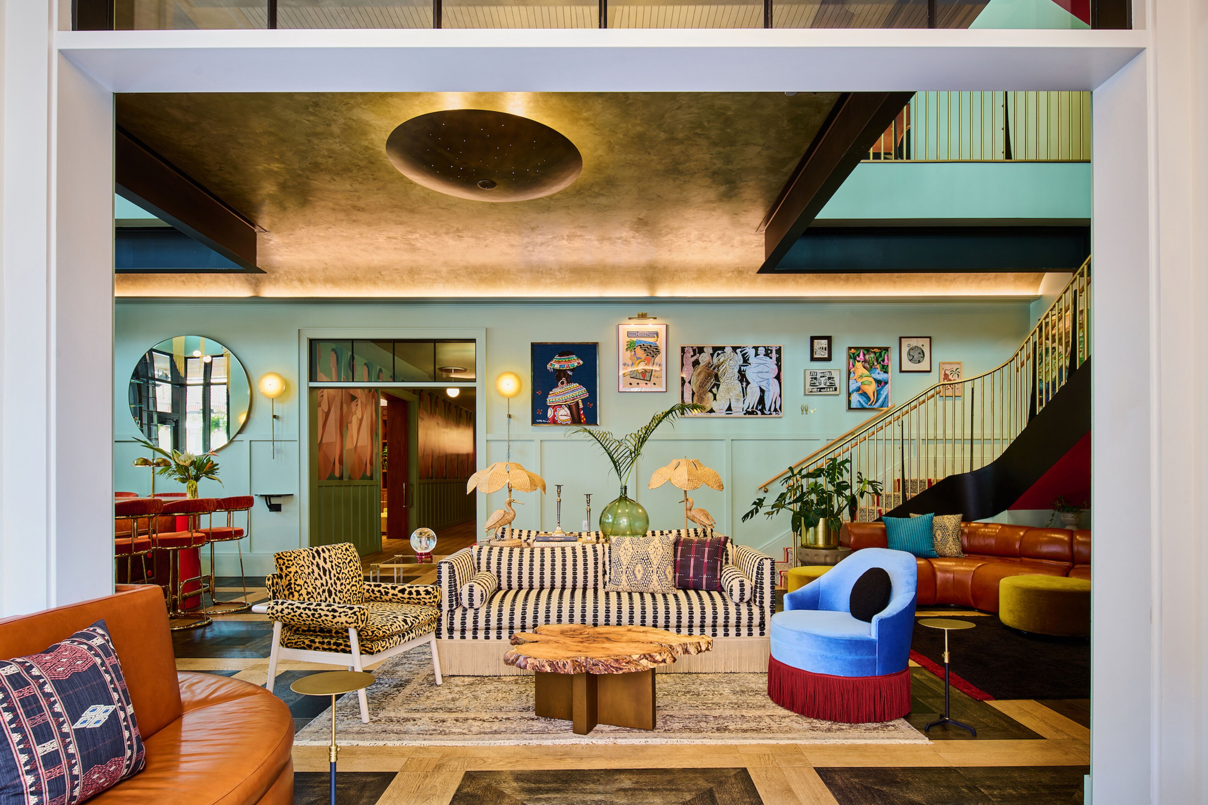 2 bars/lounges, lobby lounge, gastropub