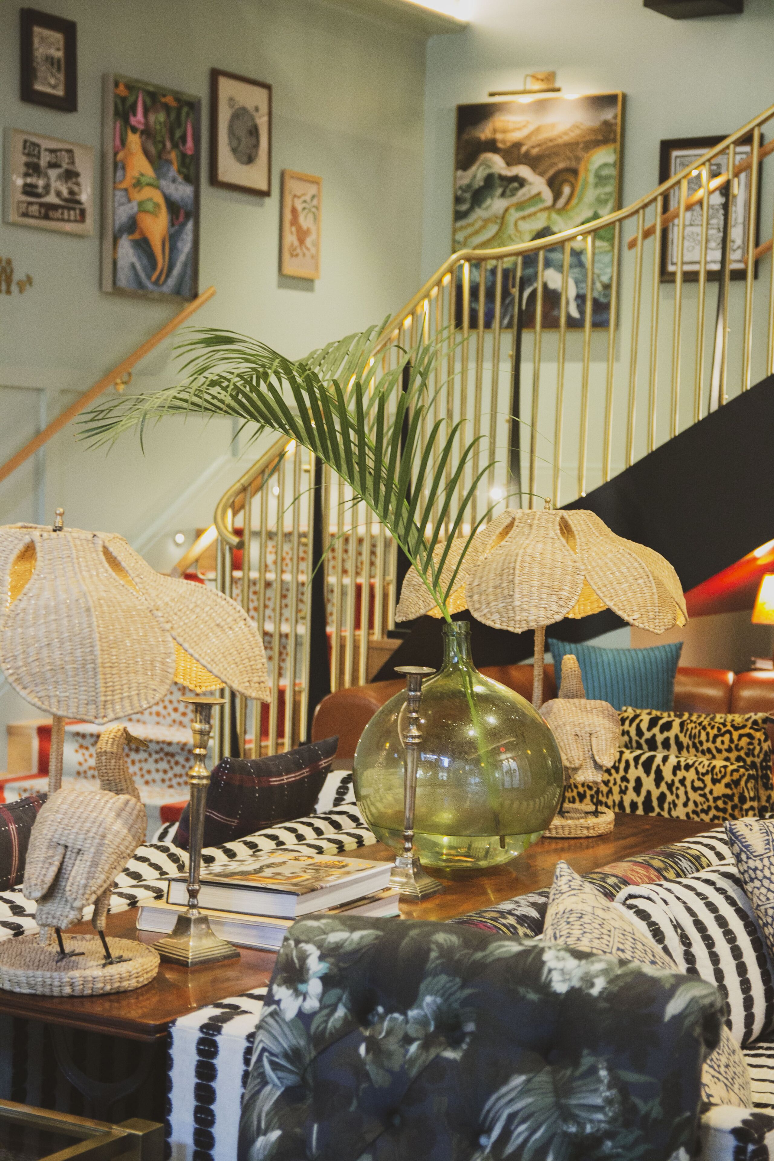 2 bars/lounges, lobby lounge, gastropub