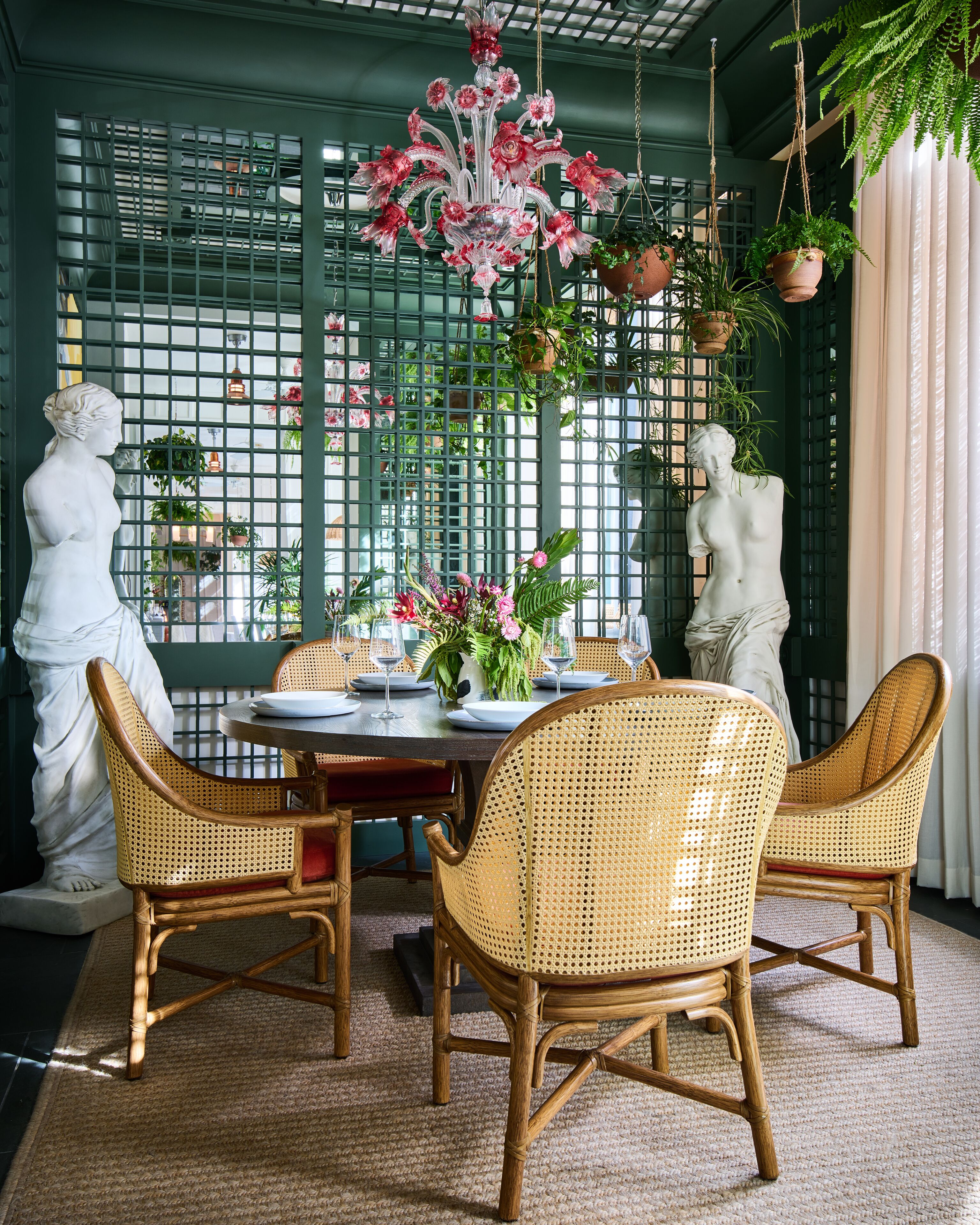 breakfast, lunch and dinner served