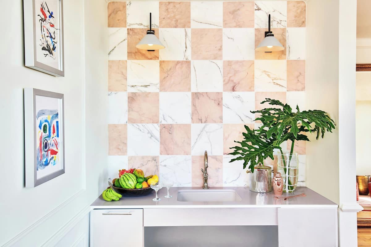 Suite (Crescent City Penthouse) | Sengetøy av topp kvalitet, minibar og safe på rommet