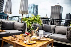 Outdoor pool - Virgin Hotels New Orleans (New Orleans)