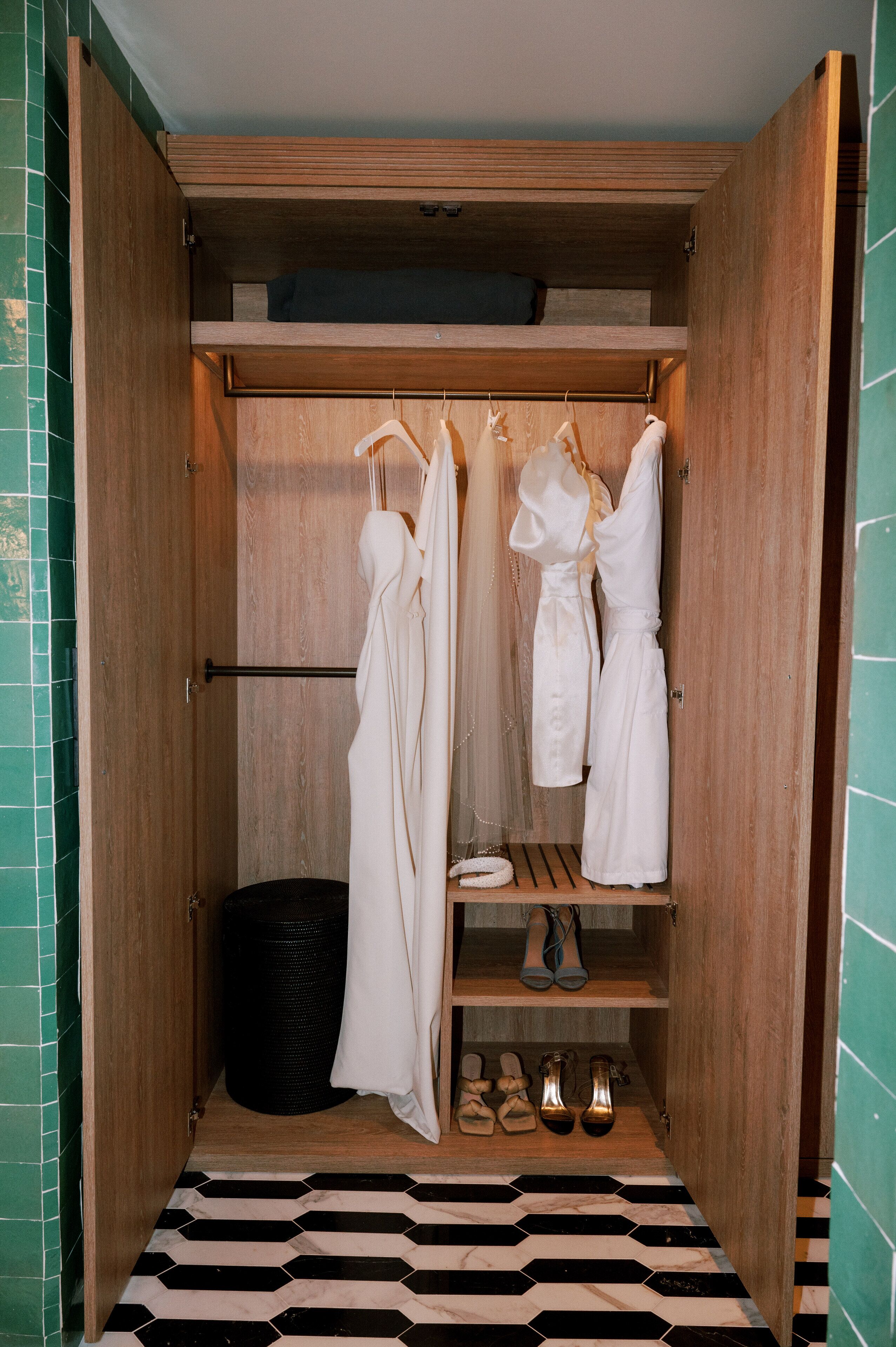 Suite (Crescent City Penthouse) | Baño | Regadera tipo lluvia, amenidades de baño gratuitas, secadora de cabello 
