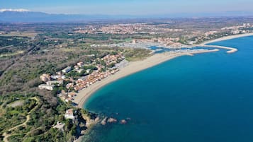 Beach nearby, sun-loungers