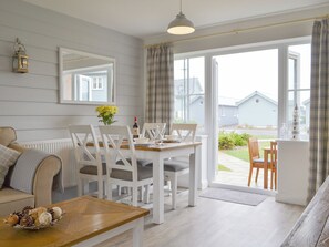 Dining - 2 bedroom accommodation in Filey (Filey)