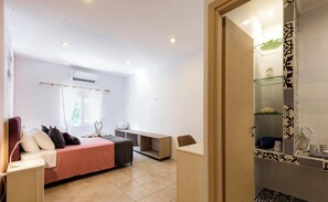 4 chambres, coffres-forts dans les chambres, fer et planche Ă repasser