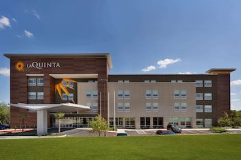 La Quinta Inn & Suites by Wyndham San Antonio Seaworld/LAFB