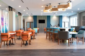 Inbegriffenes kontinentales Frühstück am Wochenende