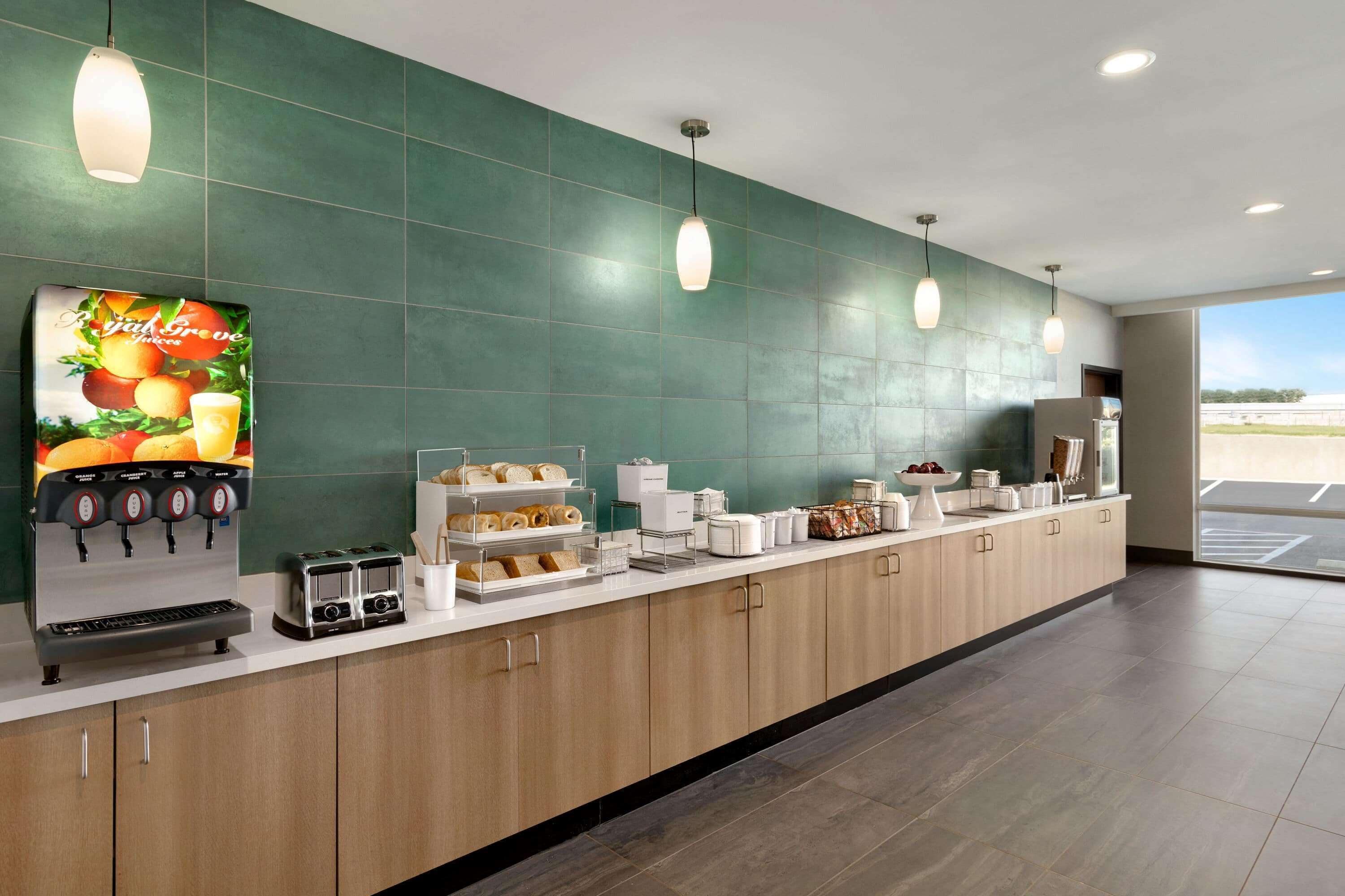 Photo - La Quinta Inn & Suites by Wyndham San Antonio Seaworld LAFB