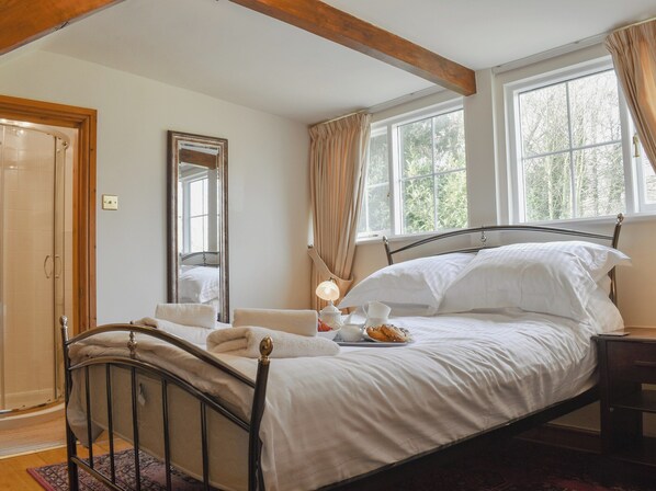 3 室のベッドルーム、WiFi (無料)、ベッドシーツ