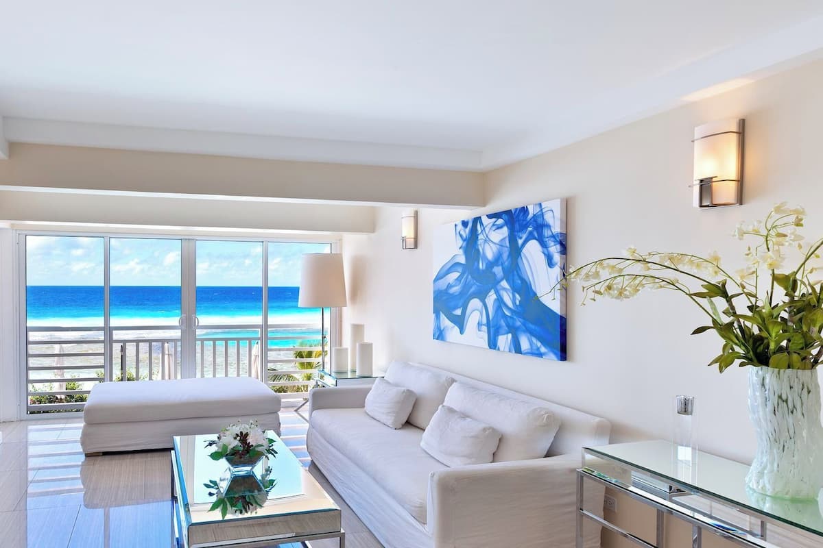 Living area | 52-inch LED TV with cable channels, TV