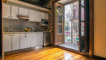 Fridge, microwave, stovetop, coffee/tea maker
