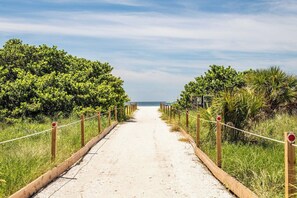 Imagen sin descripción, 4 de 33, botón