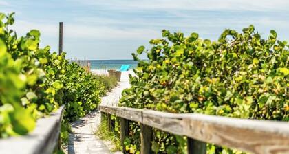 2 Bedroom in Paradise, 250 Steps from Beach / Pool