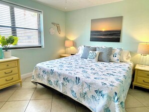 2 chambres, bureau, fer et planche à repasser, lit parapluie