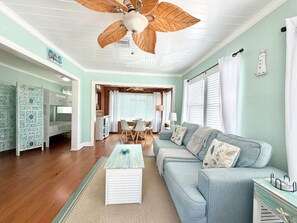 TV - A Hidden Gem Steps to Pass-a-Grille Beach Dogs Ok! (St. Pete Beach)