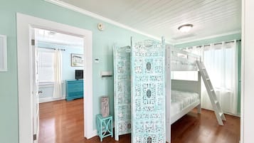 1 bedroom, desk, iron/ironing board, WiFi